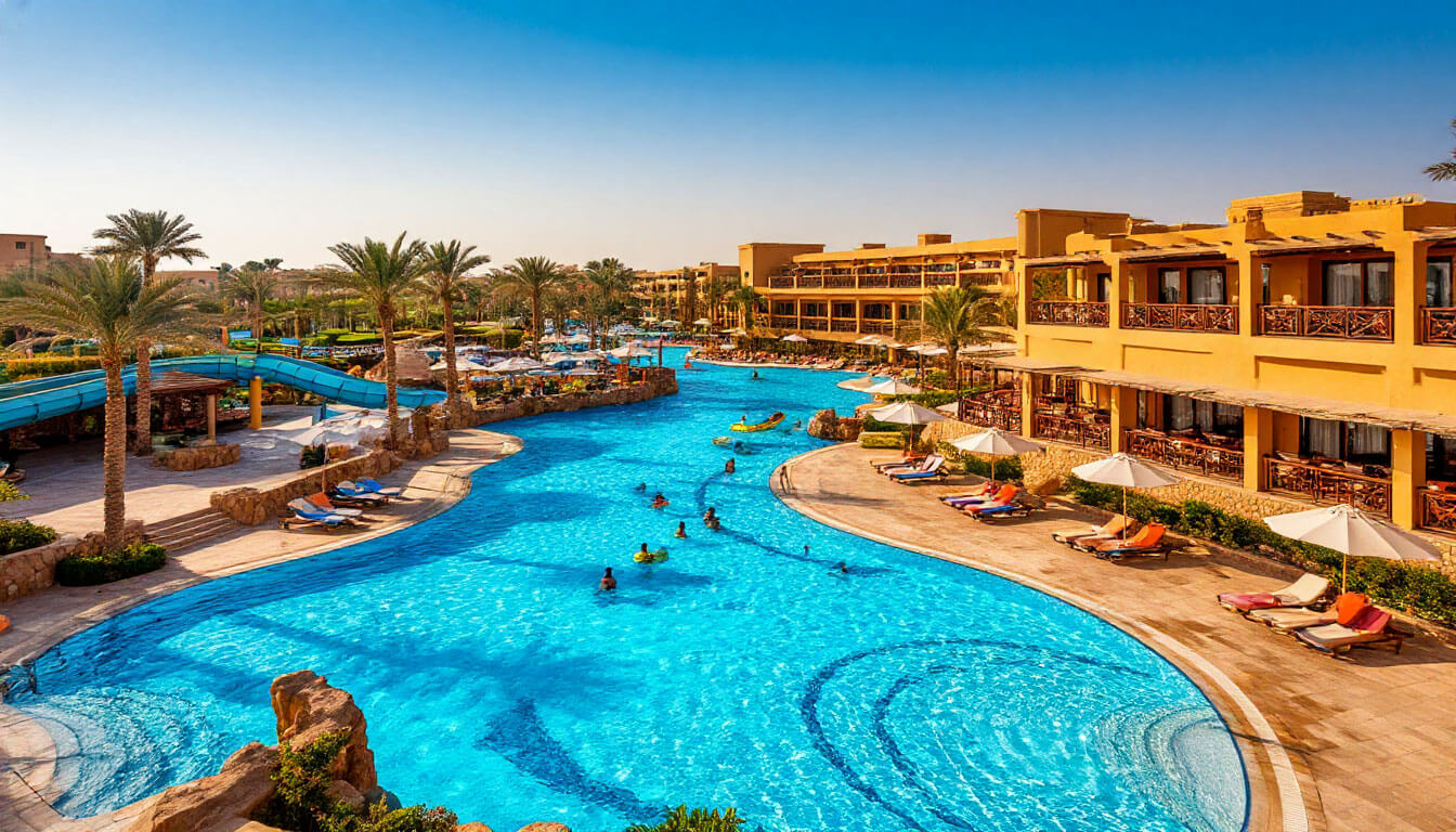 На фото отель с бассейном. Туры в Египет в июне из Москвы.